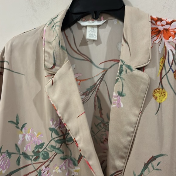 🌺H&M Sz S Floral Beige Women's Oversized Double Breast Silky Kimono Shirt - Picture 8 of 9